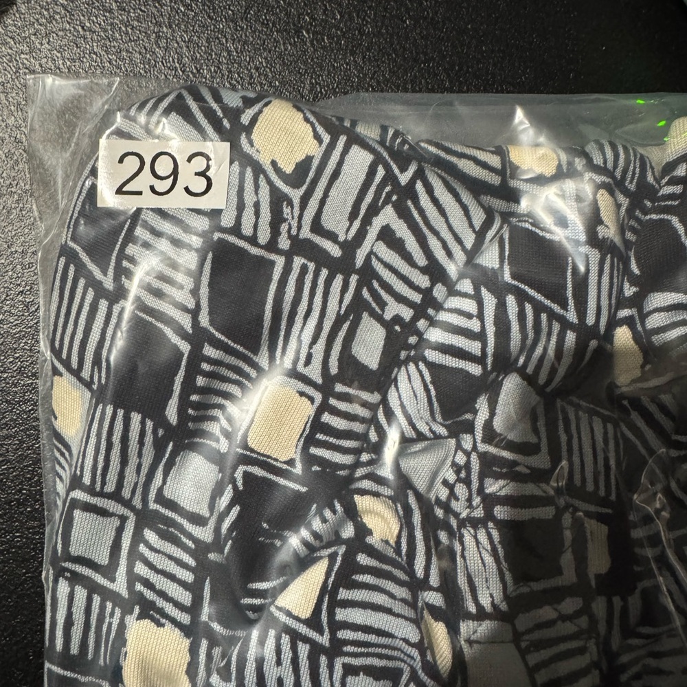 Diane von Furstenberg Silk Collared Printed Dress/Size 6 - Picture 9 of 9